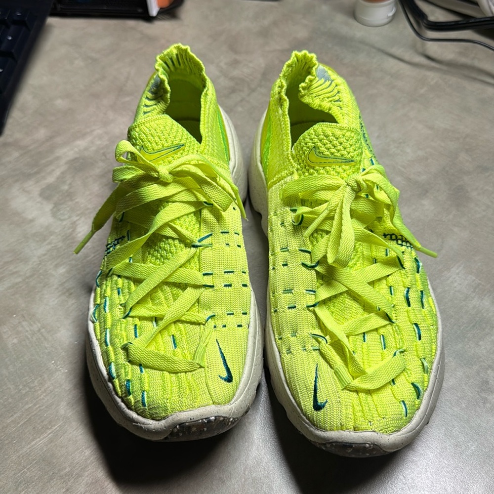 Nike Women's Space Hippie 04 'Refresh Volt Lemon Twist' Size 7 sneaker